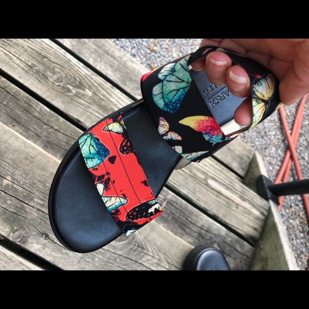 Sandals - Picture 4 of 6